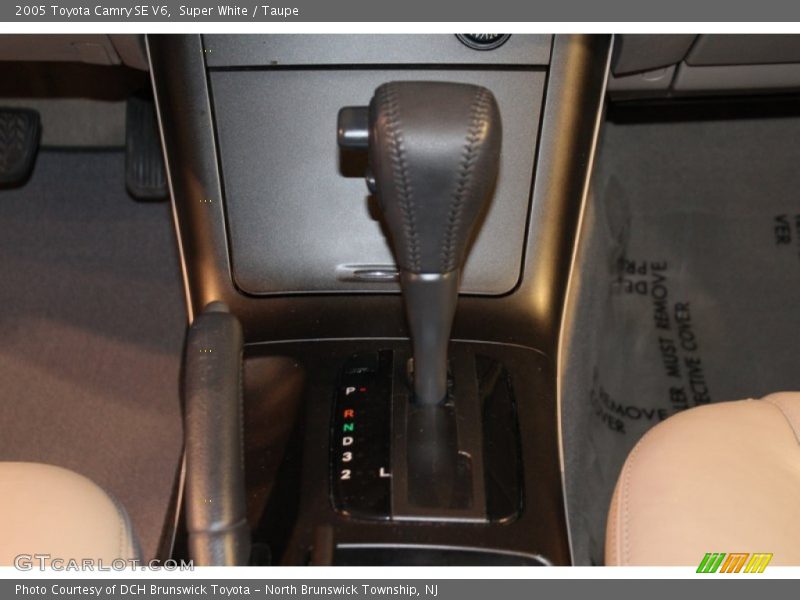 Super White / Taupe 2005 Toyota Camry SE V6