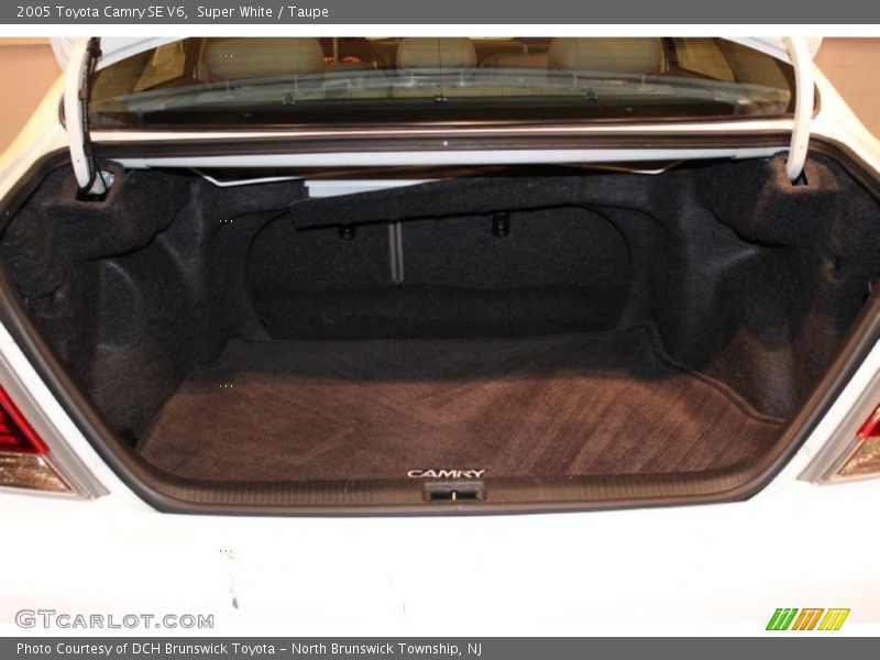 Super White / Taupe 2005 Toyota Camry SE V6