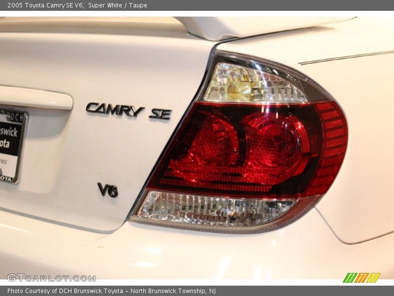Super White / Taupe 2005 Toyota Camry SE V6
