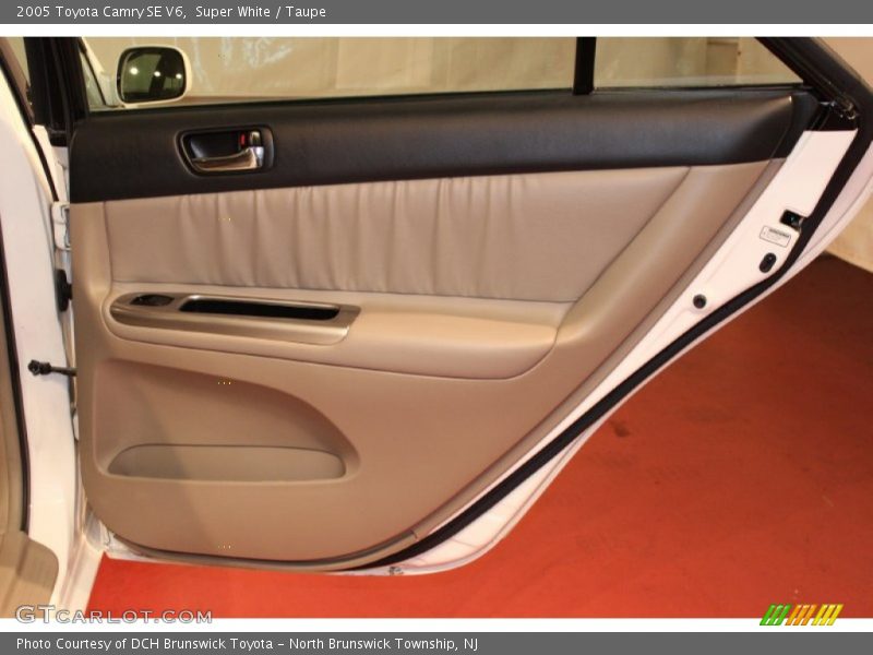 Super White / Taupe 2005 Toyota Camry SE V6