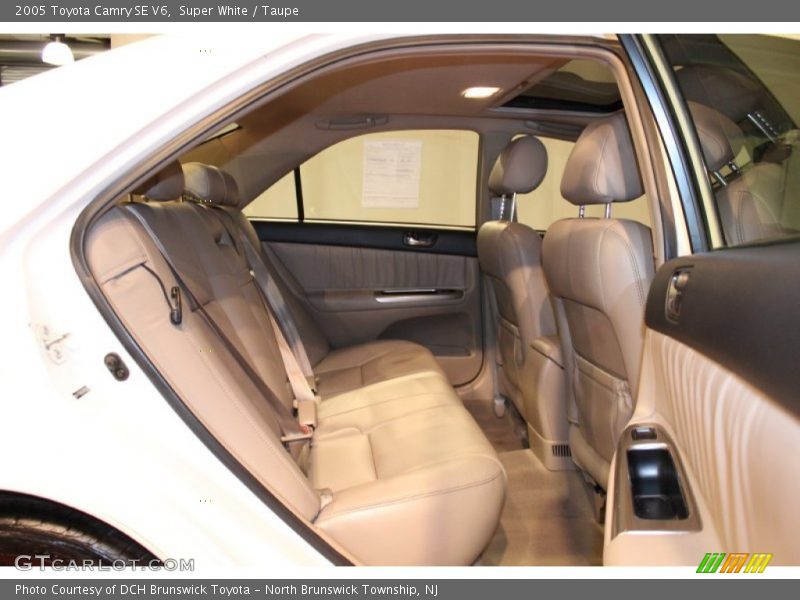 Super White / Taupe 2005 Toyota Camry SE V6