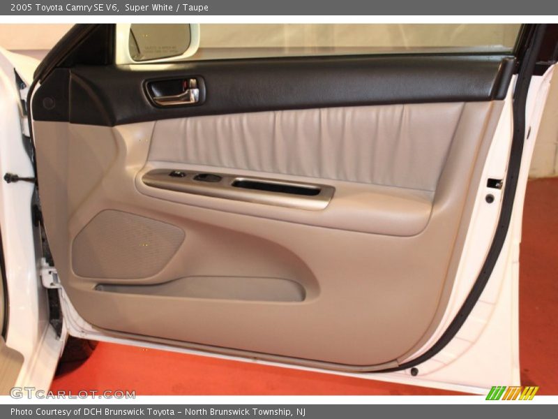 Super White / Taupe 2005 Toyota Camry SE V6
