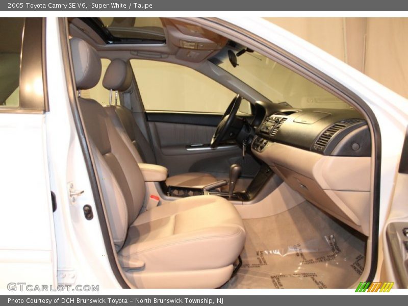 Super White / Taupe 2005 Toyota Camry SE V6