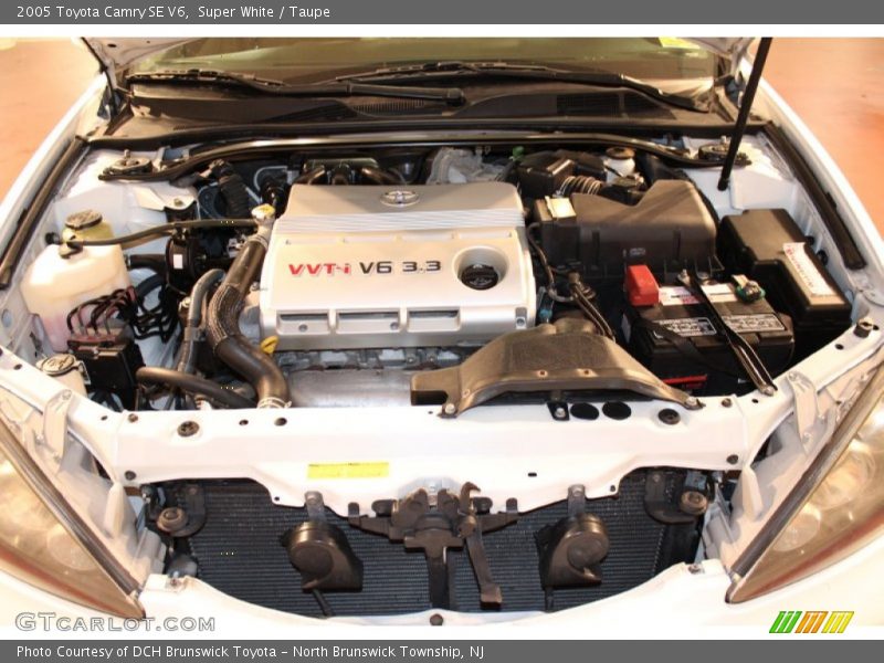 Super White / Taupe 2005 Toyota Camry SE V6