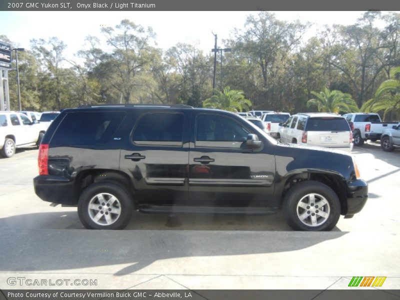 Onyx Black / Light Titanium 2007 GMC Yukon SLT