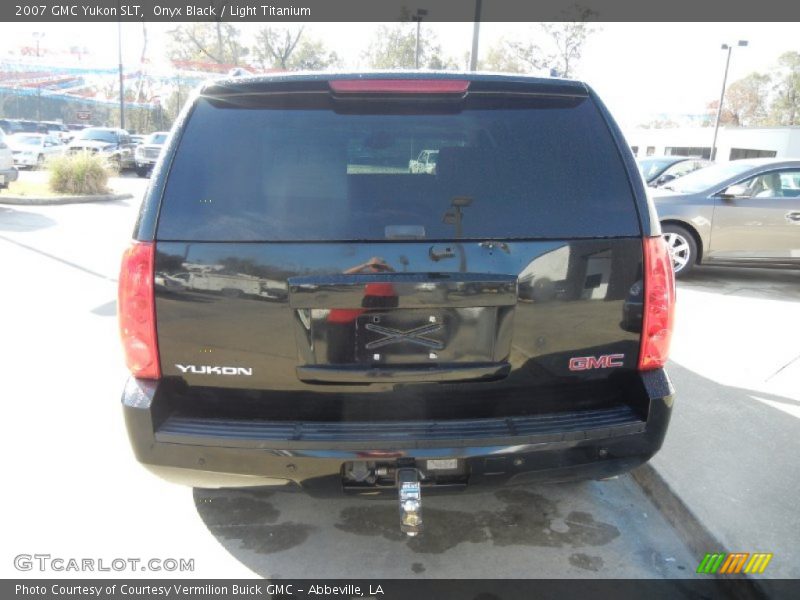 Onyx Black / Light Titanium 2007 GMC Yukon SLT