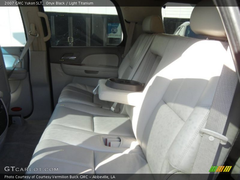 Onyx Black / Light Titanium 2007 GMC Yukon SLT