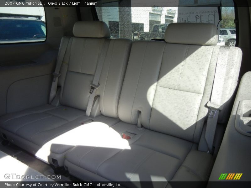 Onyx Black / Light Titanium 2007 GMC Yukon SLT