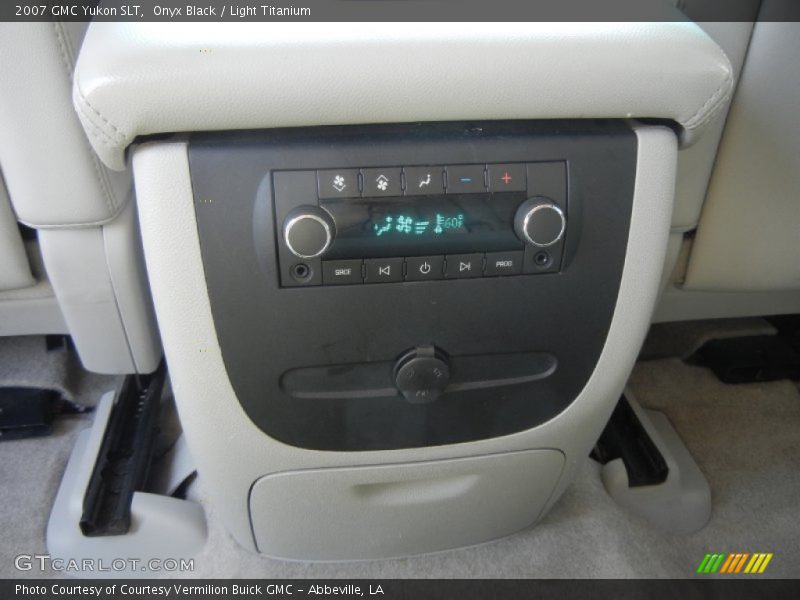 Onyx Black / Light Titanium 2007 GMC Yukon SLT