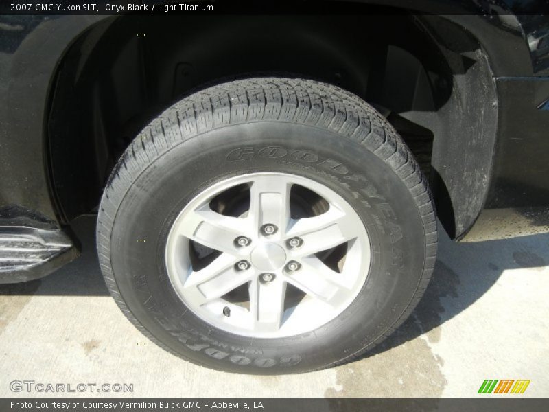 Onyx Black / Light Titanium 2007 GMC Yukon SLT