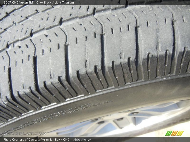 Onyx Black / Light Titanium 2007 GMC Yukon SLT
