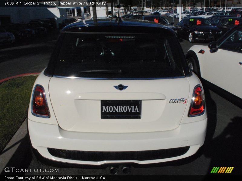 Pepper White / Black/Grey 2009 Mini Cooper S Hardtop