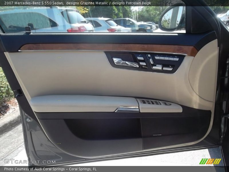 Door Panel of 2007 S 550 Sedan