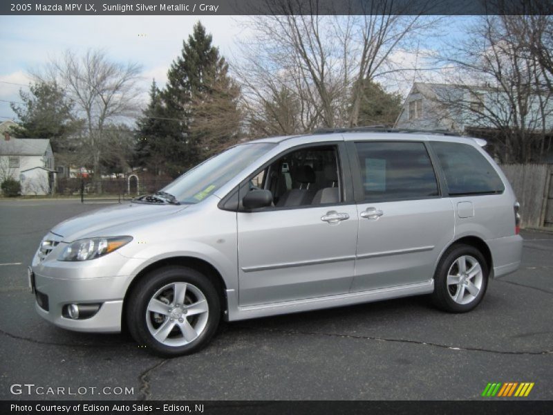 Front 3/4 View of 2005 MPV LX