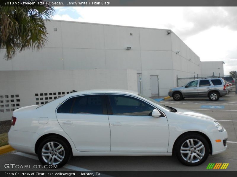 Candy White / Titan Black 2010 Volkswagen Jetta TDI Sedan
