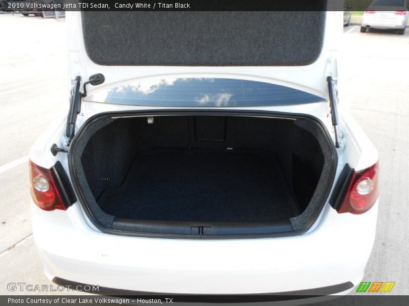Candy White / Titan Black 2010 Volkswagen Jetta TDI Sedan