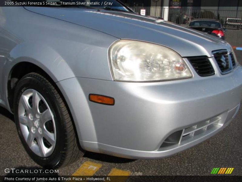 Titanium Silver Metallic / Gray 2005 Suzuki Forenza S Sedan