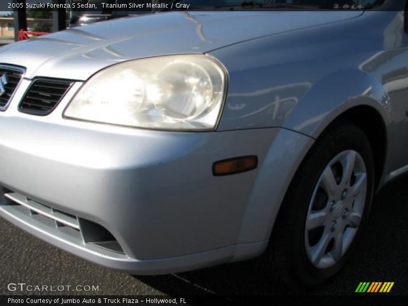 Titanium Silver Metallic / Gray 2005 Suzuki Forenza S Sedan