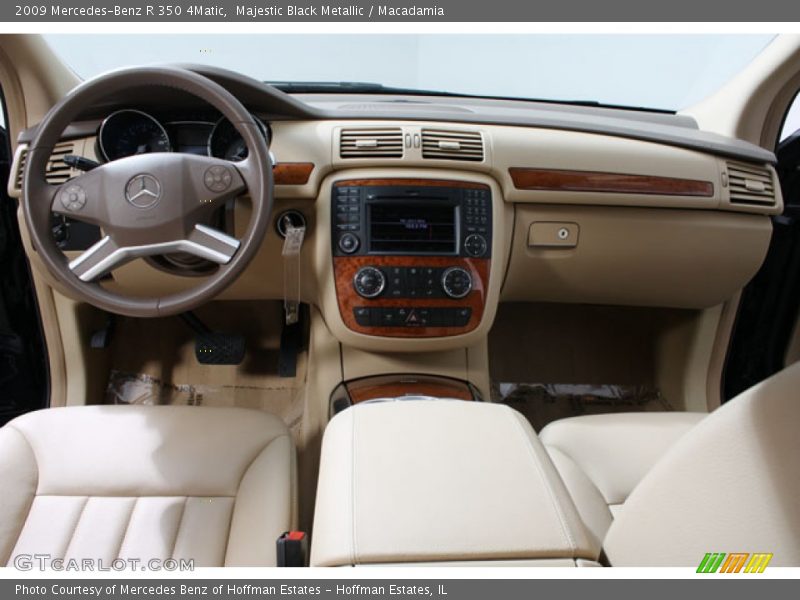 Dashboard of 2009 R 350 4Matic