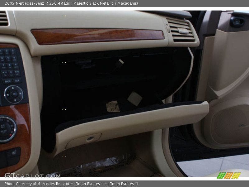 Majestic Black Metallic / Macadamia 2009 Mercedes-Benz R 350 4Matic