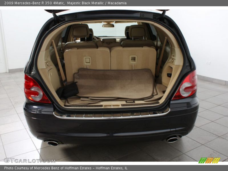 Majestic Black Metallic / Macadamia 2009 Mercedes-Benz R 350 4Matic