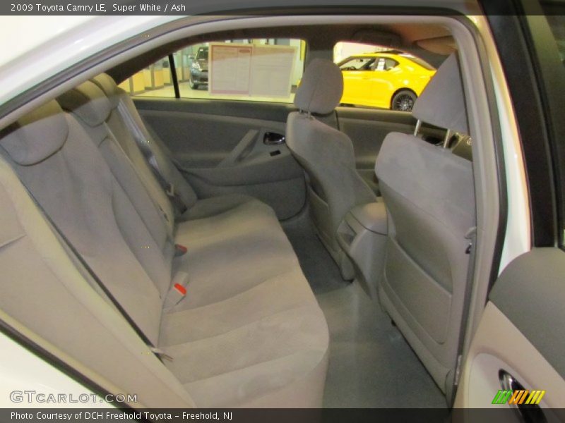 Super White / Ash 2009 Toyota Camry LE