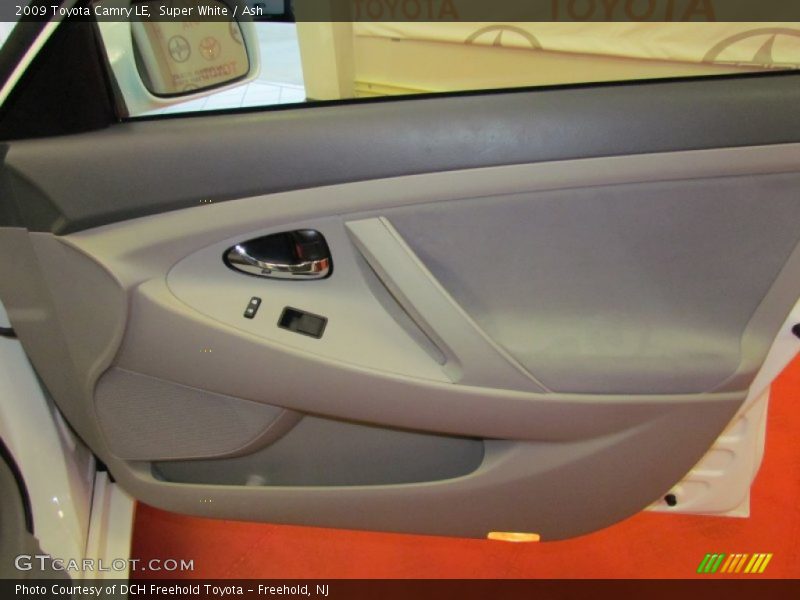 Super White / Ash 2009 Toyota Camry LE