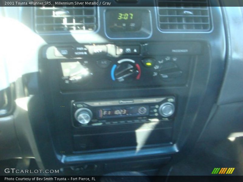 Millennium Silver Metallic / Gray 2001 Toyota 4Runner SR5