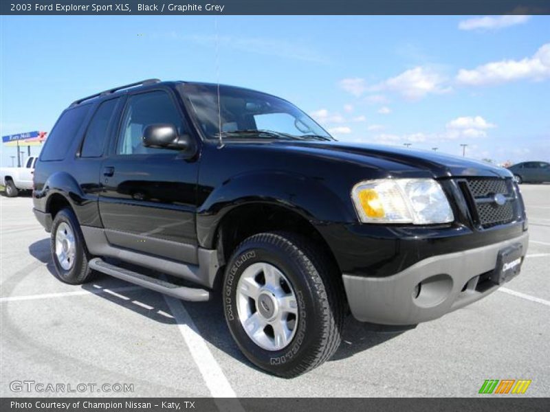 Front 3/4 View of 2003 Explorer Sport XLS