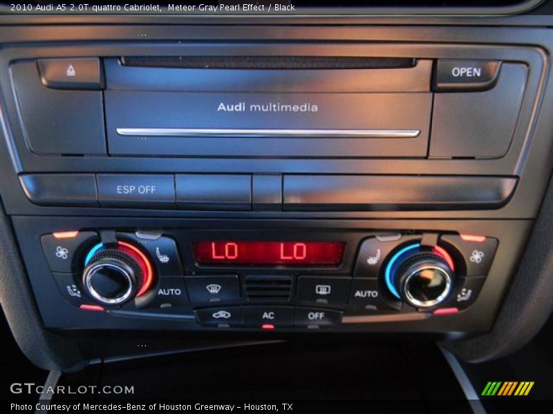 Controls of 2010 A5 2.0T quattro Cabriolet