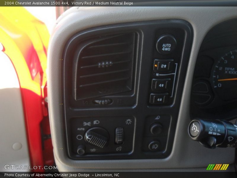 Victory Red / Medium Neutral Beige 2004 Chevrolet Avalanche 1500 4x4