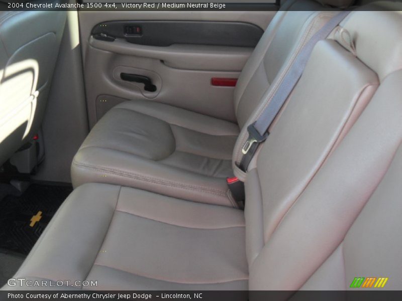 Victory Red / Medium Neutral Beige 2004 Chevrolet Avalanche 1500 4x4