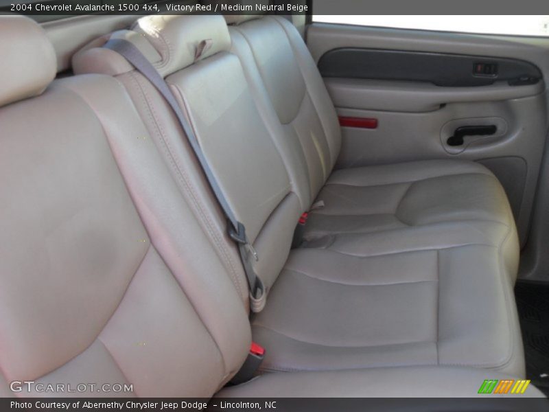 Victory Red / Medium Neutral Beige 2004 Chevrolet Avalanche 1500 4x4