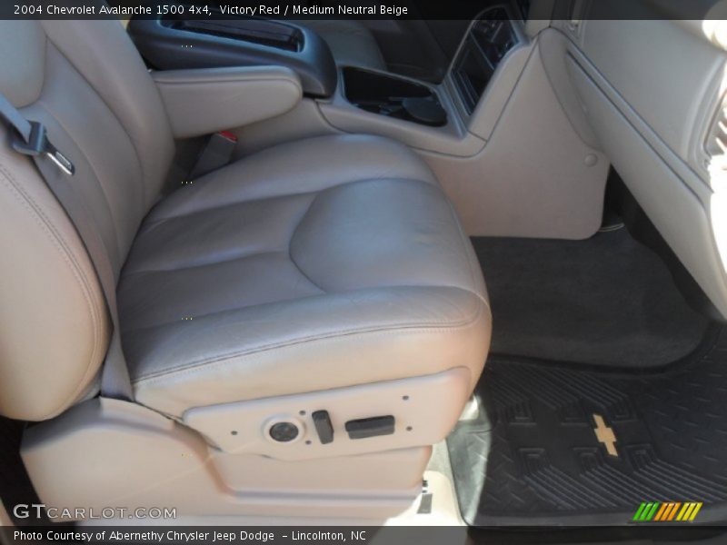 Victory Red / Medium Neutral Beige 2004 Chevrolet Avalanche 1500 4x4