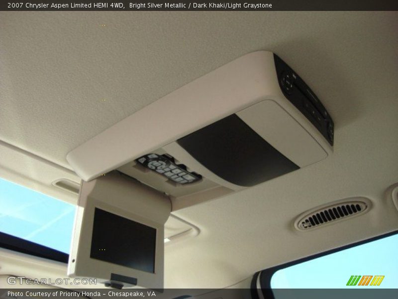 Bright Silver Metallic / Dark Khaki/Light Graystone 2007 Chrysler Aspen Limited HEMI 4WD