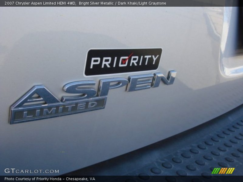 Bright Silver Metallic / Dark Khaki/Light Graystone 2007 Chrysler Aspen Limited HEMI 4WD