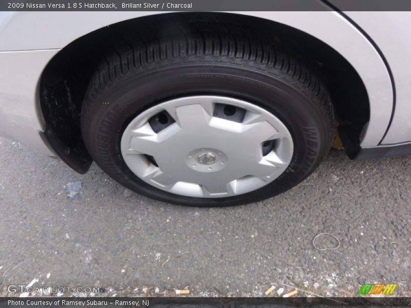 Brillant Silver / Charcoal 2009 Nissan Versa 1.8 S Hatchback