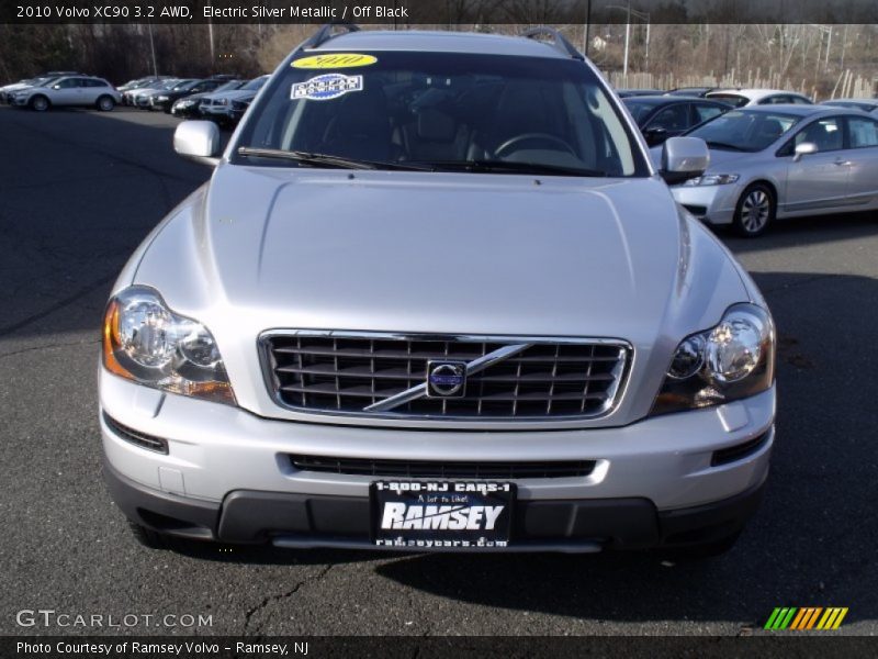 Electric Silver Metallic / Off Black 2010 Volvo XC90 3.2 AWD