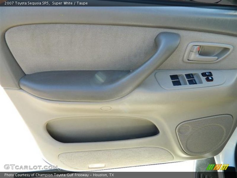 Super White / Taupe 2007 Toyota Sequoia SR5