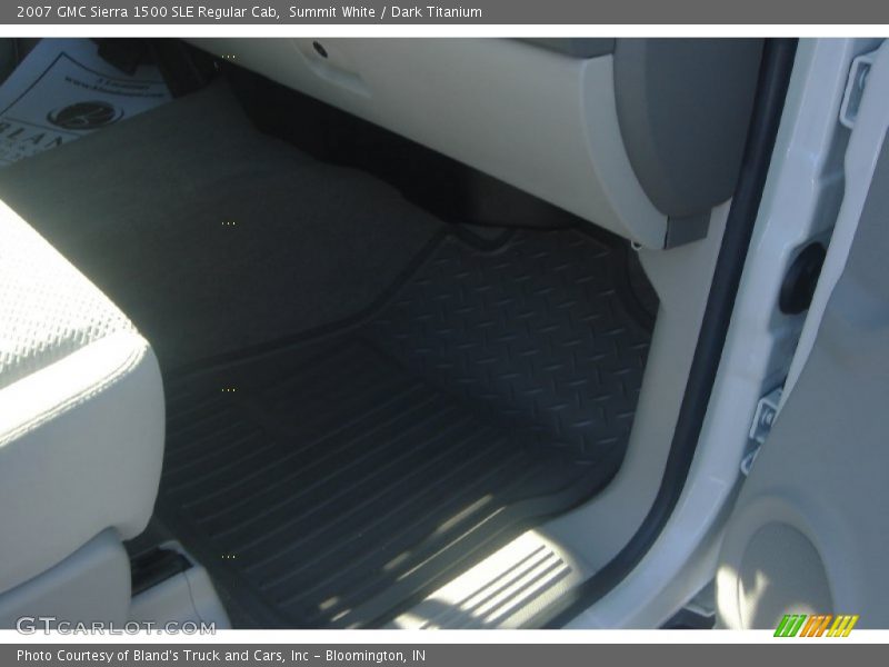 Summit White / Dark Titanium 2007 GMC Sierra 1500 SLE Regular Cab