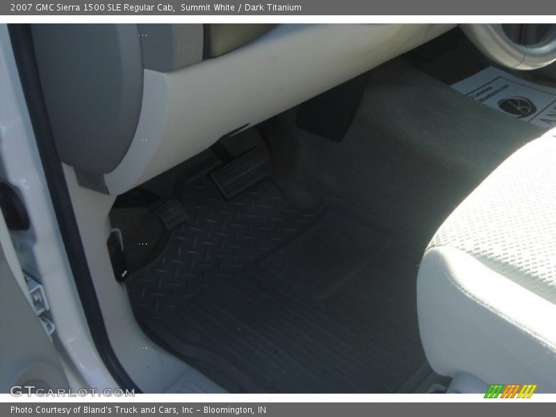 Summit White / Dark Titanium 2007 GMC Sierra 1500 SLE Regular Cab