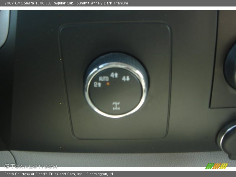 Summit White / Dark Titanium 2007 GMC Sierra 1500 SLE Regular Cab