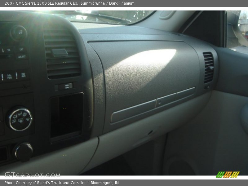 Summit White / Dark Titanium 2007 GMC Sierra 1500 SLE Regular Cab
