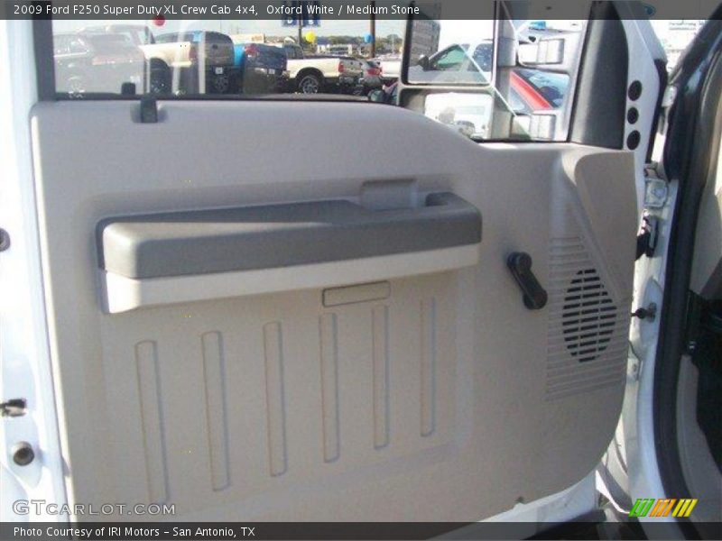 Oxford White / Medium Stone 2009 Ford F250 Super Duty XL Crew Cab 4x4