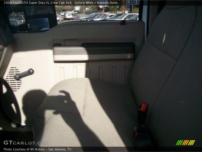 Oxford White / Medium Stone 2009 Ford F250 Super Duty XL Crew Cab 4x4