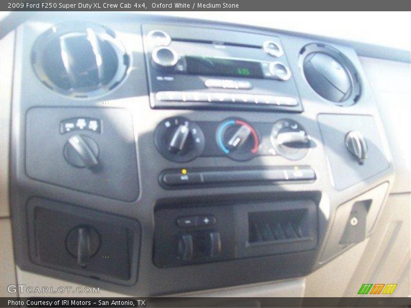 Oxford White / Medium Stone 2009 Ford F250 Super Duty XL Crew Cab 4x4