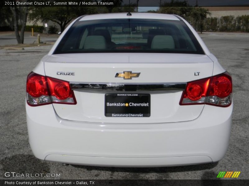 Summit White / Medium Titanium 2011 Chevrolet Cruze LT