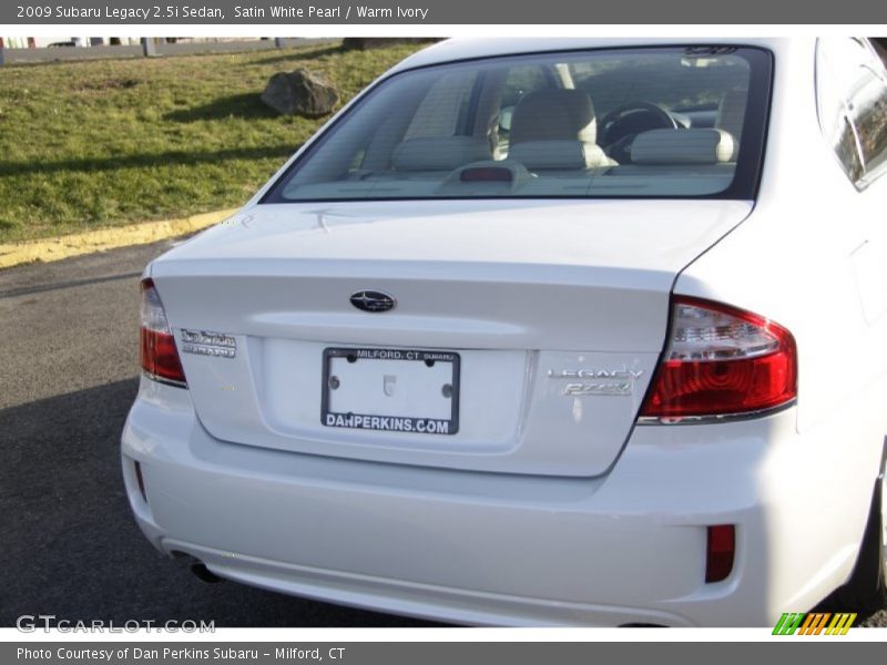 Satin White Pearl / Warm Ivory 2009 Subaru Legacy 2.5i Sedan