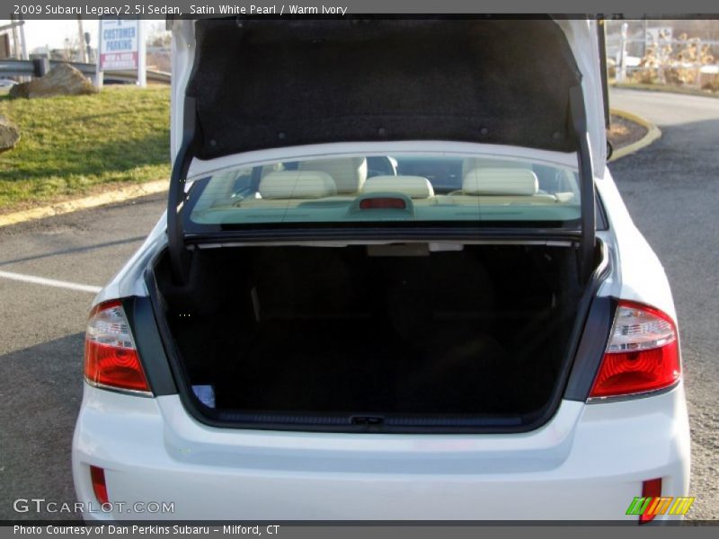 Satin White Pearl / Warm Ivory 2009 Subaru Legacy 2.5i Sedan