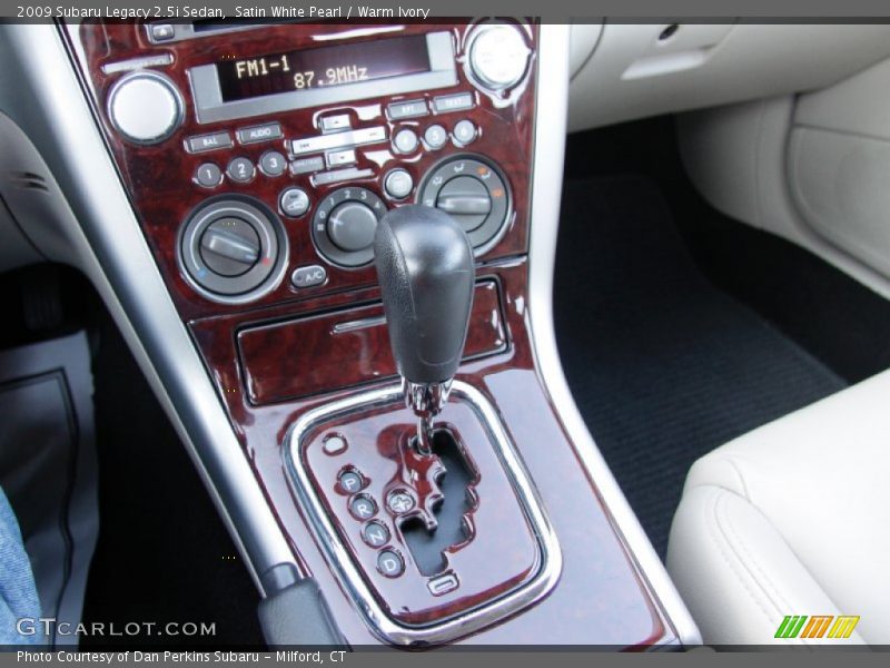 Satin White Pearl / Warm Ivory 2009 Subaru Legacy 2.5i Sedan